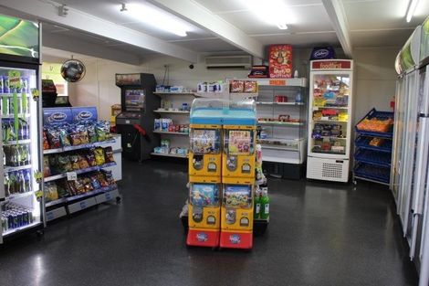 Photo of property in Terrace Stores, 29 Royal Terrace, Alexandra, 9320