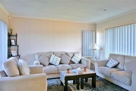 Photo of property in 45 Magic Way, Randwick Park, Auckland, 2105