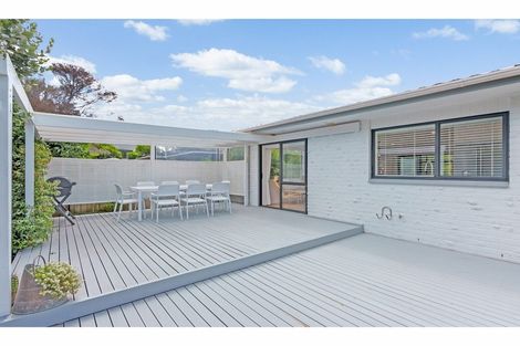 Photo of property in 6 Edgewater Grove, Orewa, 0931
