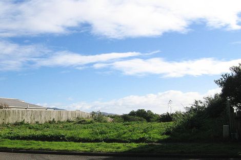 Photo of property in 28 Ara Kuaka, Waikanae Beach, Waikanae, 5036