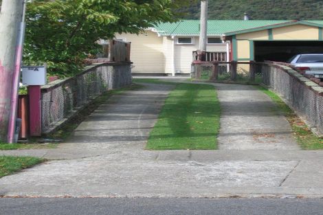 Photo of property in 52a Churton Crescent, Taita, Lower Hutt, 5011