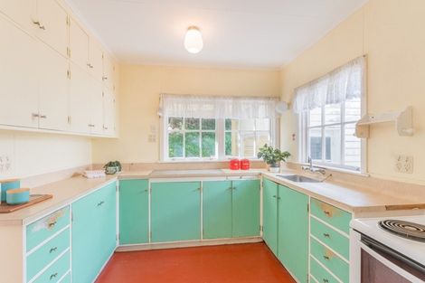 Photo of property in 27 Renown Road, Raumati South, Paraparaumu, 5032