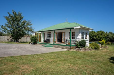 Photo of property in 35 North Manakau Road, Manakau, Levin, 5573