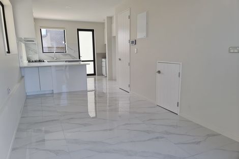 Photo of property in 2/532 Glenfield Road, Glenfield, Auckland, 0629