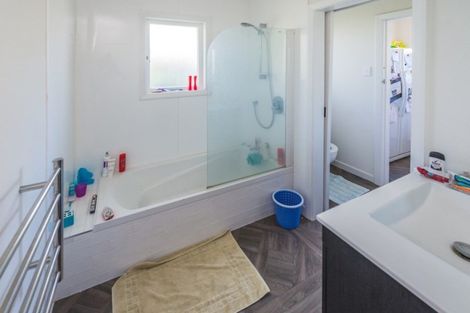 Photo of property in 66 Parkes Avenue, Saint Johns Hill, Whanganui, 4501