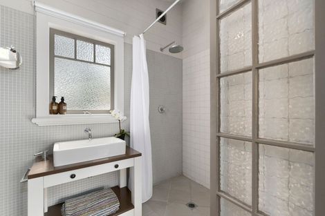 Photo of property in 20 Seabreeze Road, Narrow Neck, Auckland, 0624