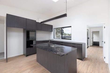 Photo of property in 2 Marsden Place, Hurworth, New Plymouth, 4310