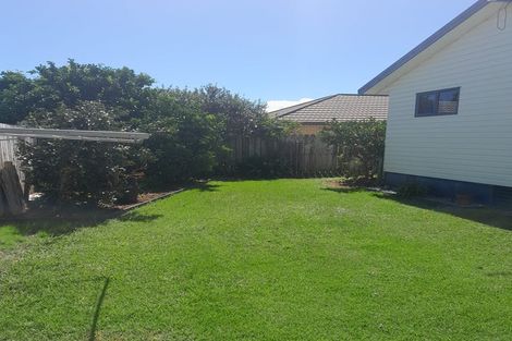 Photo of property in 25 Bermuda Place, One Tree Point, 0118