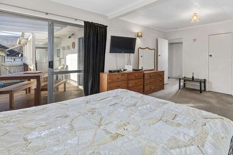 Photo of property in 5 Bird Grove, Stokes Valley, Lower Hutt, 5019