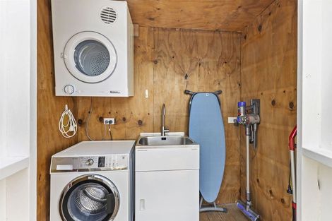 Photo of property in 65 Airlie Road, Plimmerton, Porirua, 5026