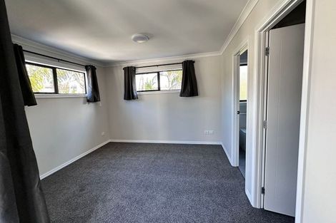 Photo of property in 19 Artesia Close, Shamrock Park, Auckland, 2016