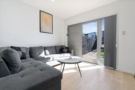 Photo of property in 19 Valour Lane, Papakura, 2110