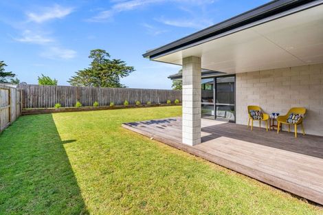 Photo of property in 63 Kaurinui Crescent, One Tree Point, 0118