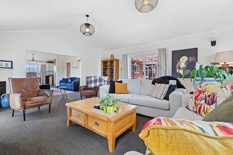 Photo of property in 35 Heta Road, Highlands Park, New Plymouth, 4312