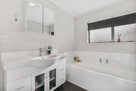 Photo of property in 2/79 Clark Road, Pahurehure, Papakura, 2113