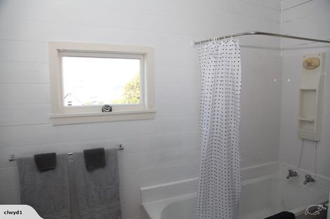 Photo of property in 43 Oxford Street, Lyttelton, 8082