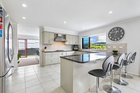 Photo of property in 13 Onemana Way, Te Atatu Peninsula, Auckland, 0610
