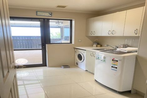 Photo of property in 2 Ellivani Rise, Pukekohe, 2120