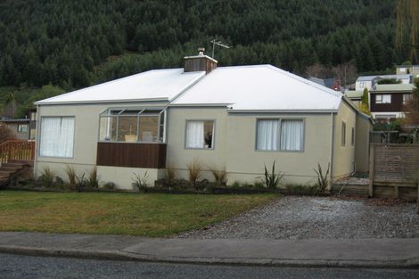 Photo of property in 14b Williams Street, Sunshine Bay, Queenstown, 9300