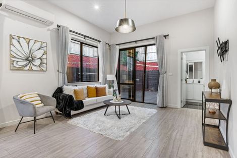 Photo of property in 1 Barrique Road, Kumeu, 0810