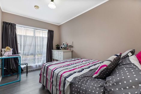 Photo of property in 2/15 Eulogy Place, Randwick Park, Auckland, 2105