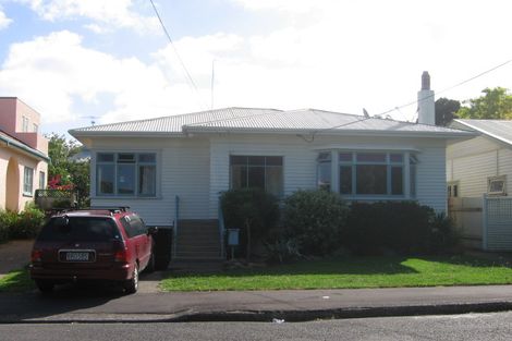 Photo of property in 13 Duders Avenue, Devonport, Auckland, 0624