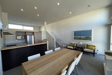 Photo of property in 10/15 Roxburgh Street, Mount Victoria, Wellington, 6011
