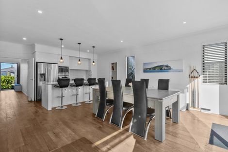 Photo of property in 10 Onekura Street, Red Beach, 0932