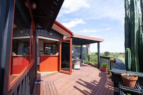 Photo of property in 6 Battiscombe Terrace, Waitara, 4320