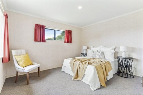 Photo of property in 1 Cabeleigh Drive, Helensville, 0800