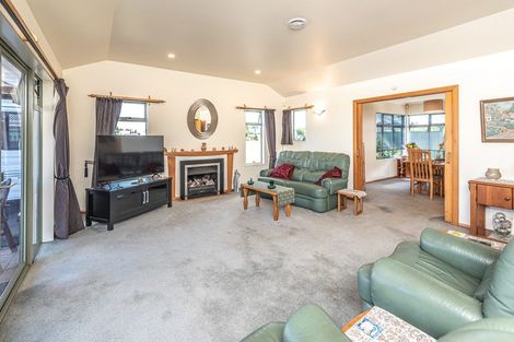Photo of property in 1 Saint Helens Place, Tawhero, Whanganui, 4501