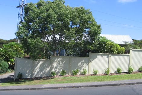 Photo of property in 57 Easton Park Parade, Glenfield, Auckland, 0629