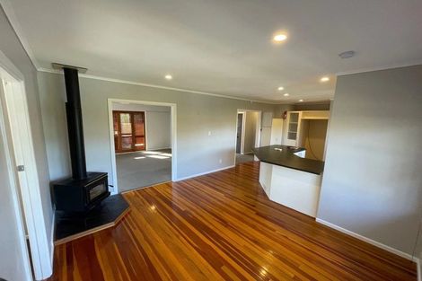 Photo of property in 8 Pegler Drive, Howick, Auckland, 2014