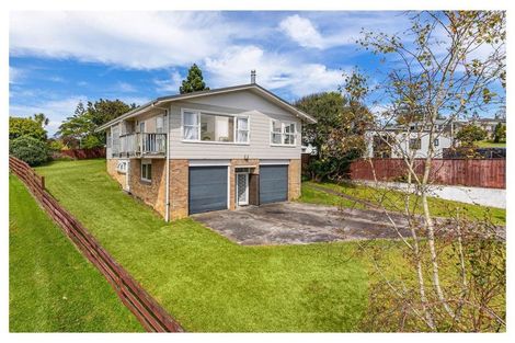 Photo of property in 17 Divich Avenue, Te Atatu South, Auckland, 0610