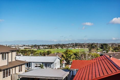 Photo of property in 34 Lewisham Street, Highland Park, Auckland, 2010