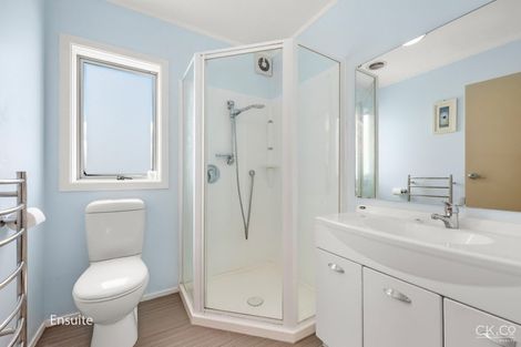 Photo of property in 18 Arahiwi Grove, Tirohanga, Lower Hutt, 5010