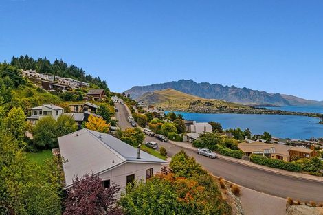 Photo of property in 12 Wakatipu Heights, Queenstown, 9300