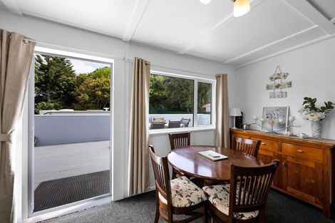 Photo of property in 10 Lincoln Street, Patea, 4520