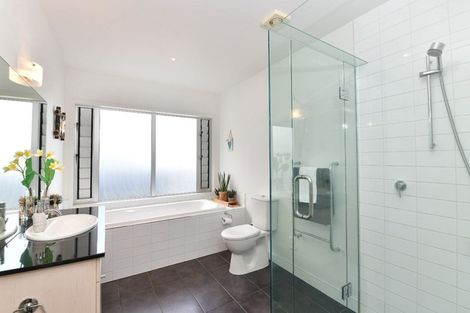 Photo of property in 77 Garfield Road, Helensville, 0800