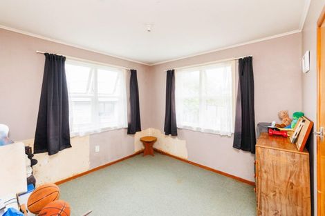 Photo of property in 53 Tararua Terrace, Cloverlea, Palmerston North, 4412