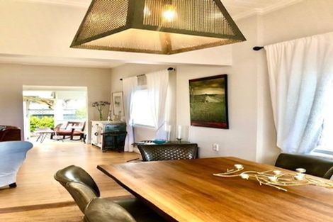 Photo of property in 11 Ocean View Road, Milford, Auckland, 0620