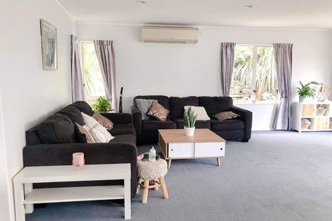 Photo of property in 2/8 Tulsa Grove, Totara Park, Upper Hutt, 5018