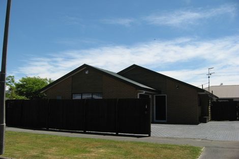 Photo of property in 2/1 Brockhall Lane Avonhead Christchurch City
