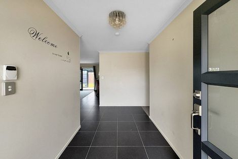 Photo of property in 35 Whitney Place, Rototuna North, Hamilton, 3210