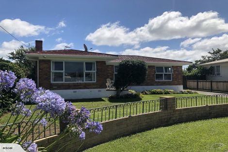 Photo of property in 15 Salas Place, Papakura, 2110