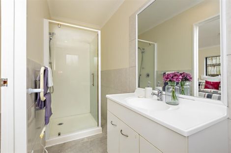 Photo of property in 2 Derryveagh Lane, Weymouth, Auckland, 2103