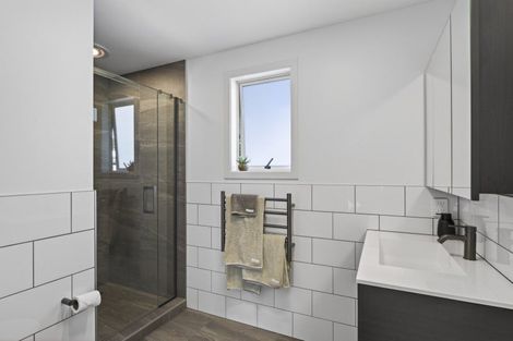 Photo of property in 25 Waiwera Place, Merrilands, New Plymouth, 4312