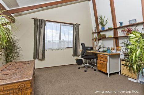 Photo of property in 18 Pemberton Avenue, Bayview, Auckland, 0629