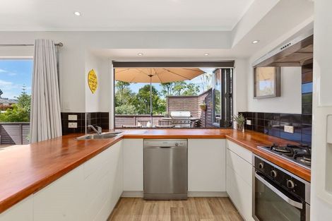 Photo of property in 5 Clensmore Place, Torbay, Auckland, 0630