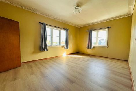 Photo of property in 39 Cambridge Terrace, Papatoetoe, Auckland, 2025